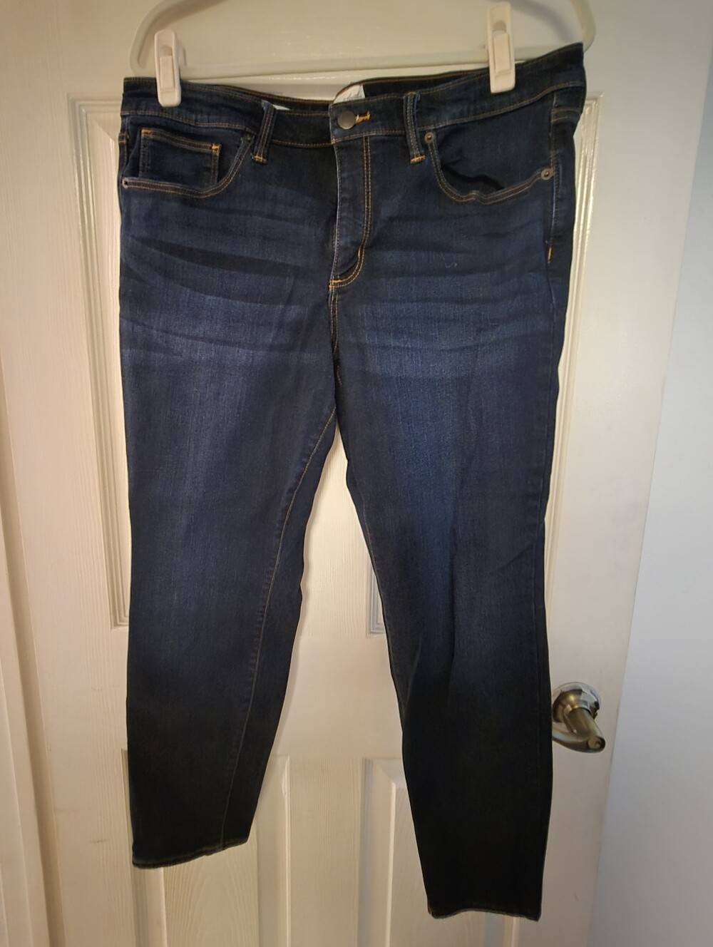 Universal Thread Women's Dark Blue Mid Rise Skinny Denim Jeans